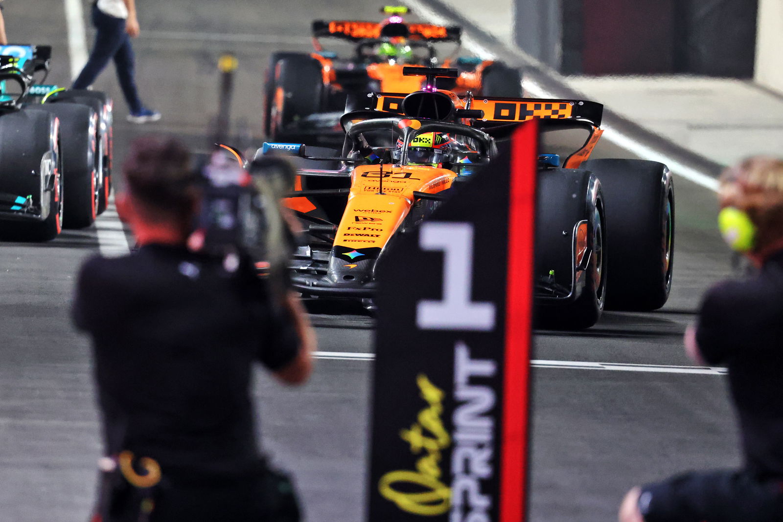 Piastri starts on pole