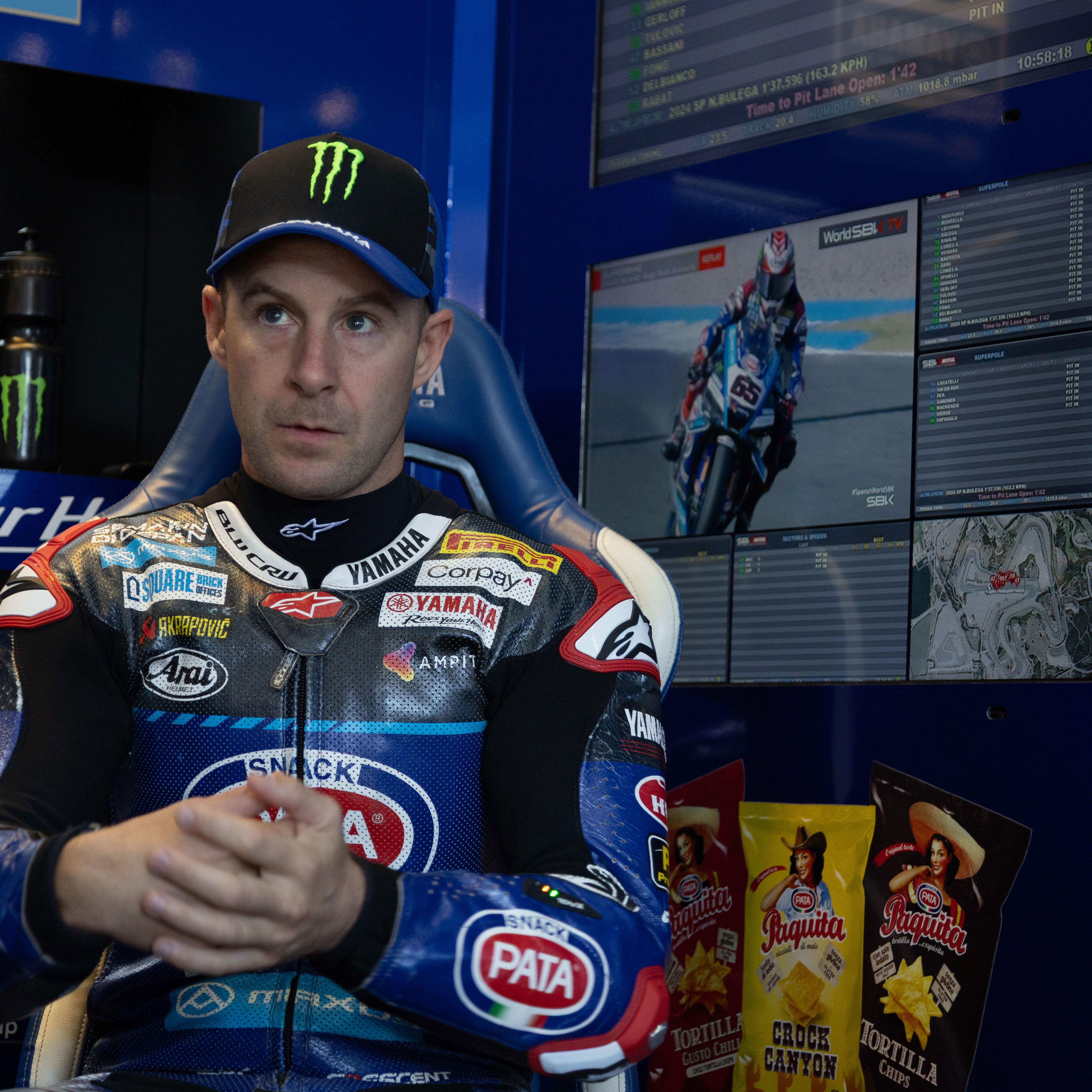 Jonathan Rea, 2025 Spanish WorldSBK, pit box. Credit: Gold and Goose.