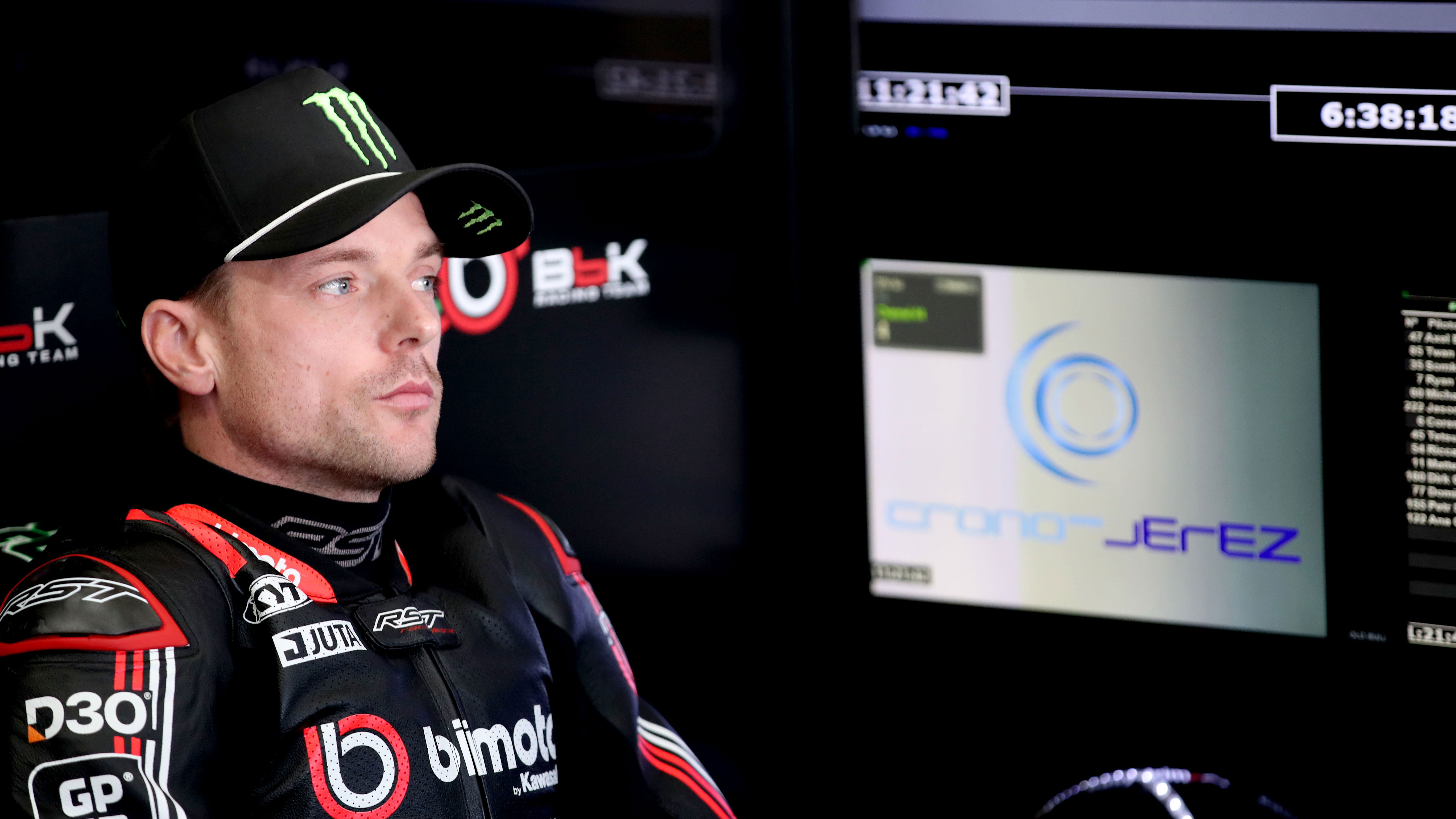 Alex Lowes, November 2025 WorldSBK Jerez Test, pit box. Credit: Gold and Goose.