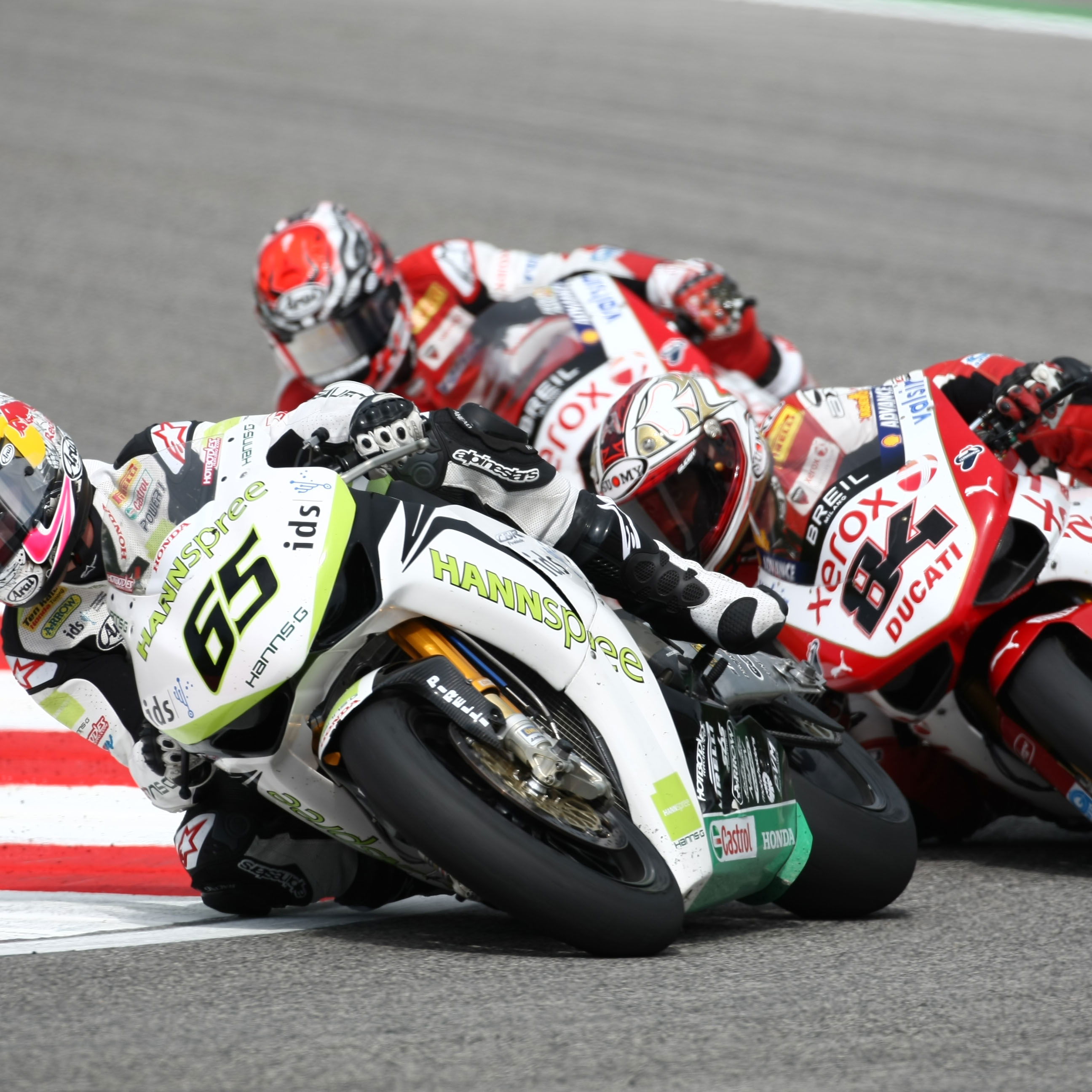 Jonathan Rea leads Michel Fabrizio, Nori Haga, 2009 San Marino WorldSBK. Credit: Gold and Goose.