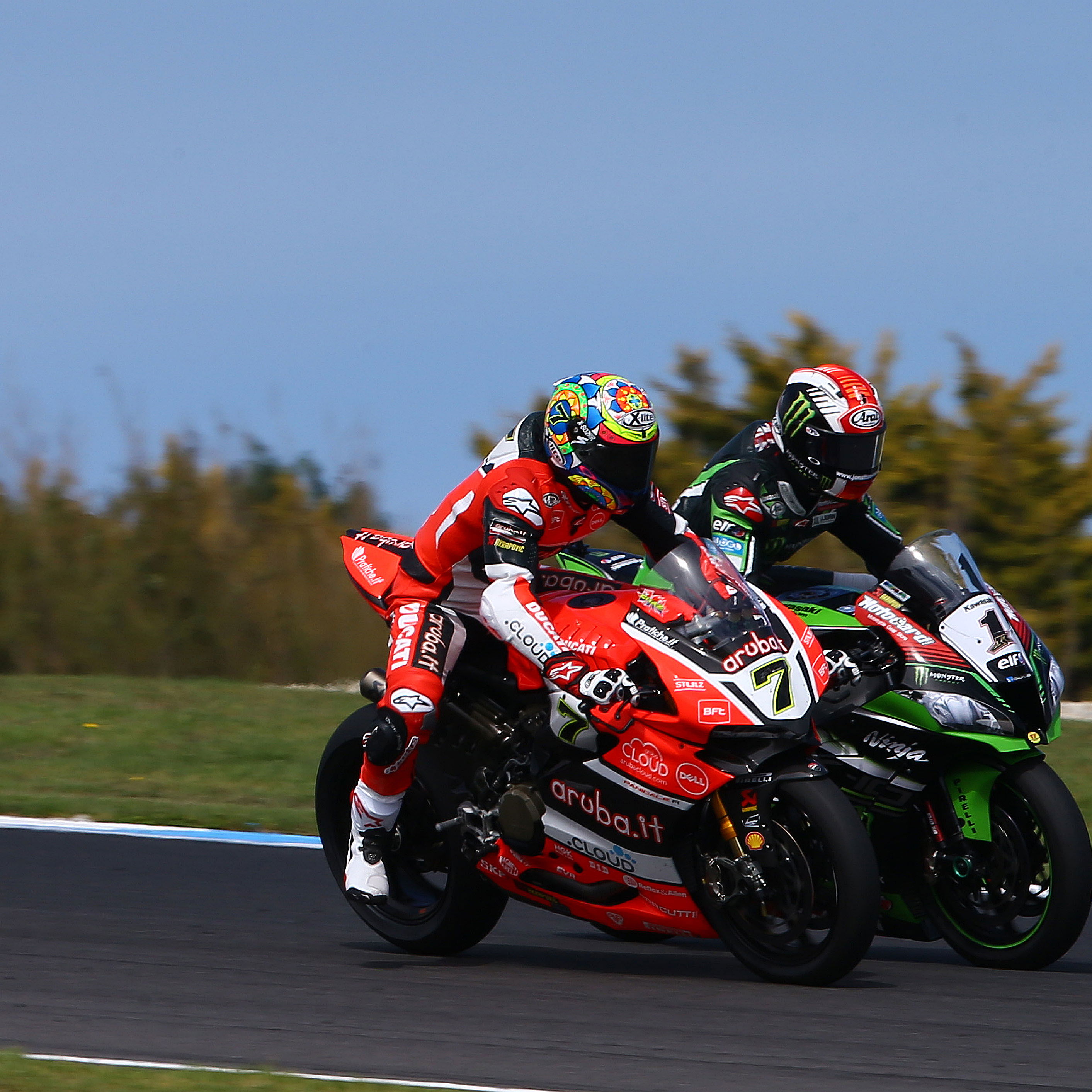 Chaz Davies passes Jonathan Rea, 2016 Australian WorldSBK. Credit: Gold and Goose.