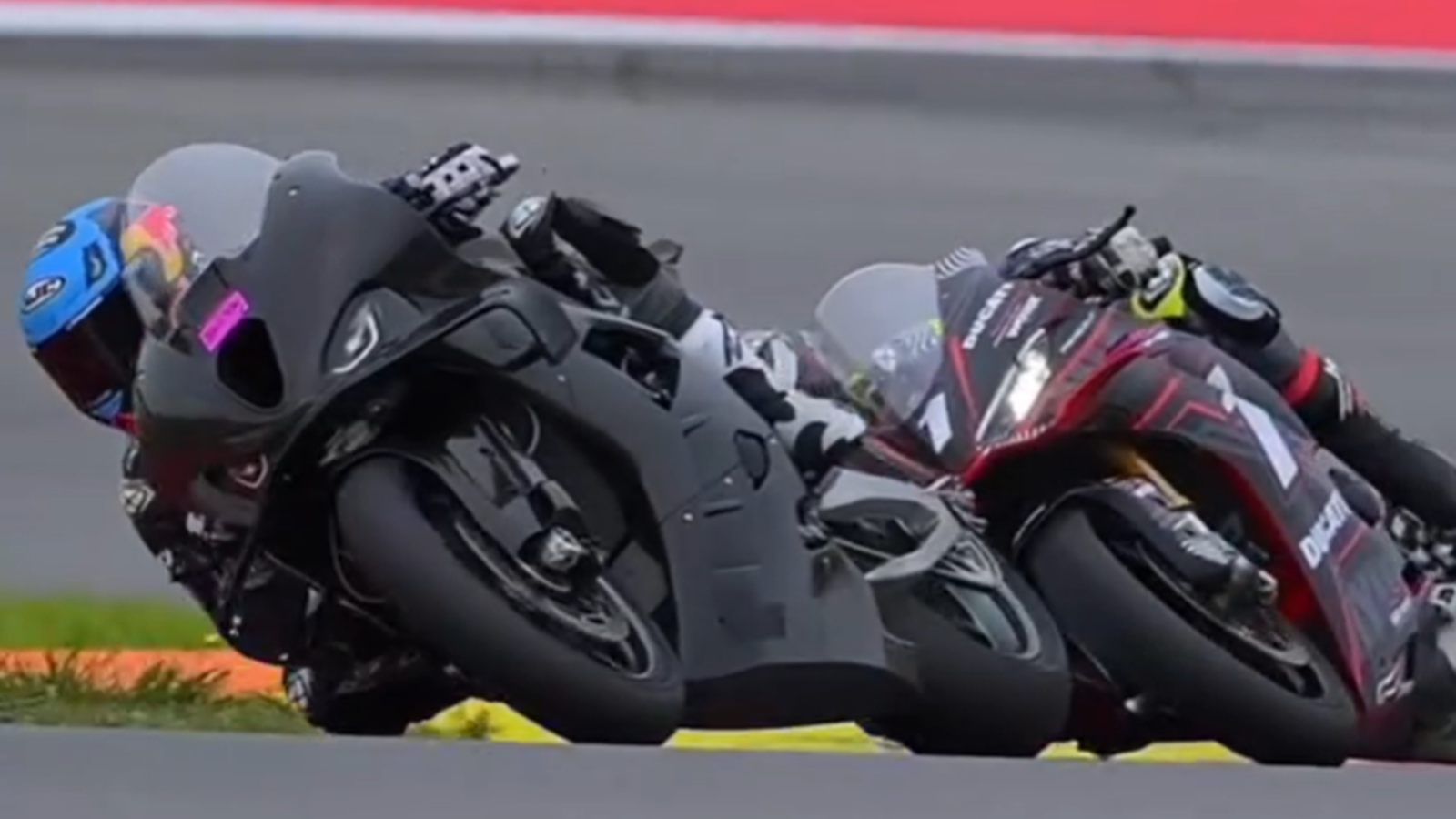 Miguel Oliveira and Kyle Ryde on-track together at Portimao. Credit: Instagram/No Limits Trackdays.