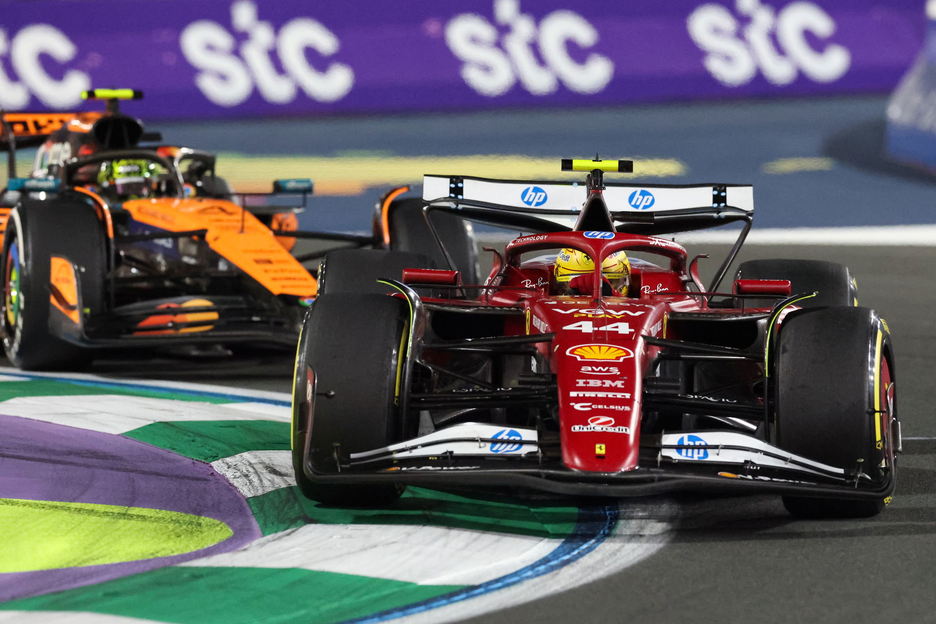 2025: Rare on-track battle between Norris and Hamilton