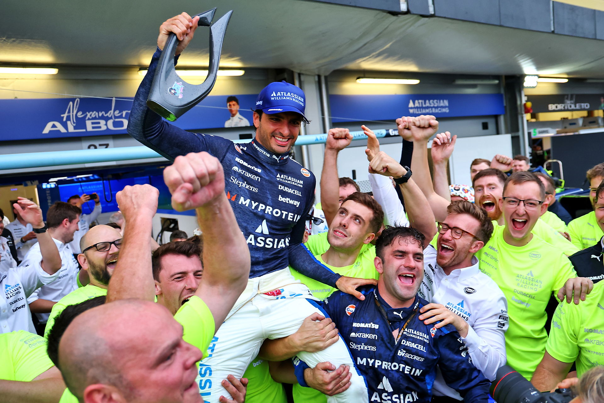 Sainz scores two podiums with Williams
