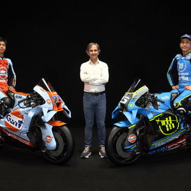 Ai Ogura, Davide Brivio, Raul Fernandez with 2026 Trackhouse colours.