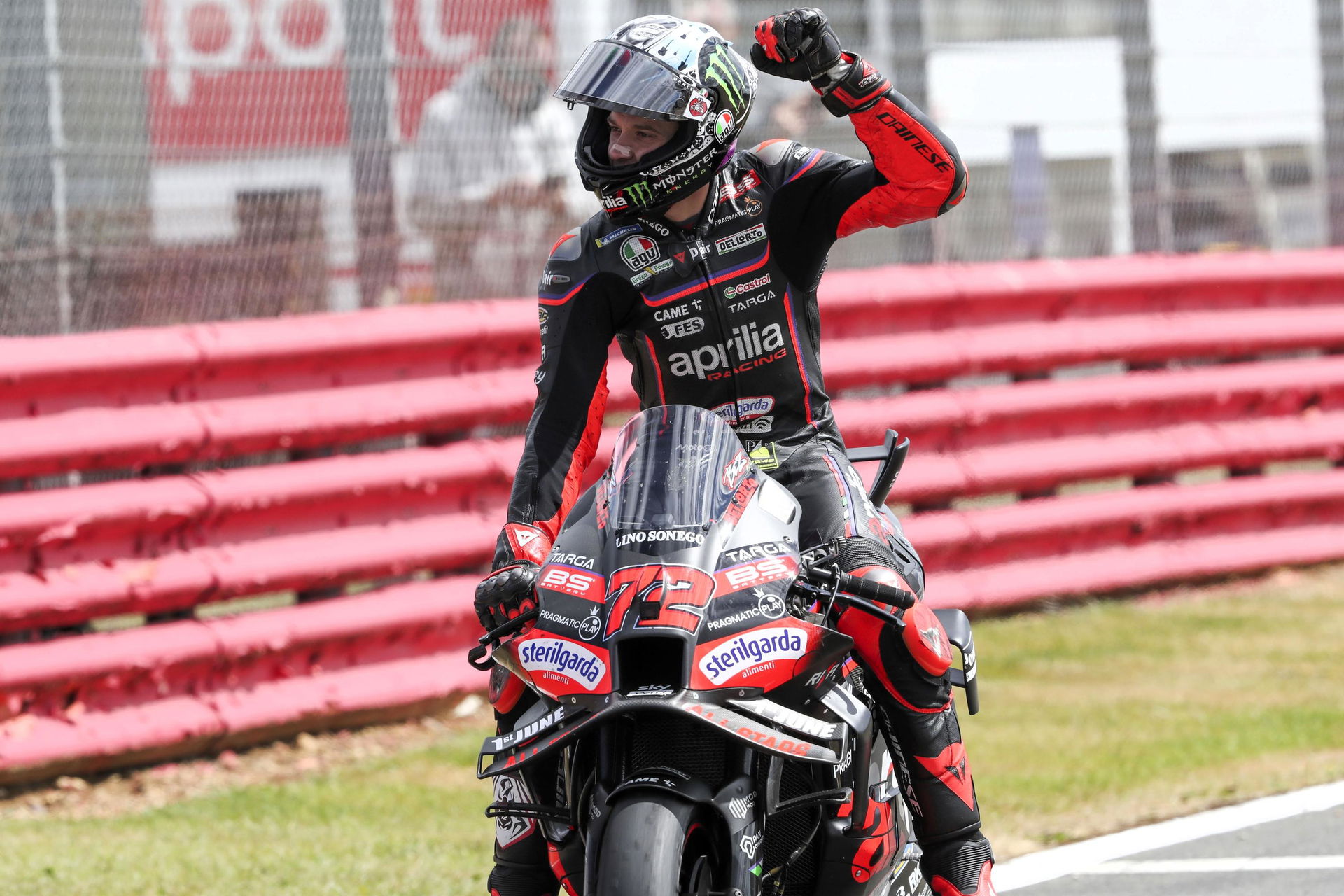 Marco Bezzecchi gana el MotoGP de Gran Bretaña de 2025