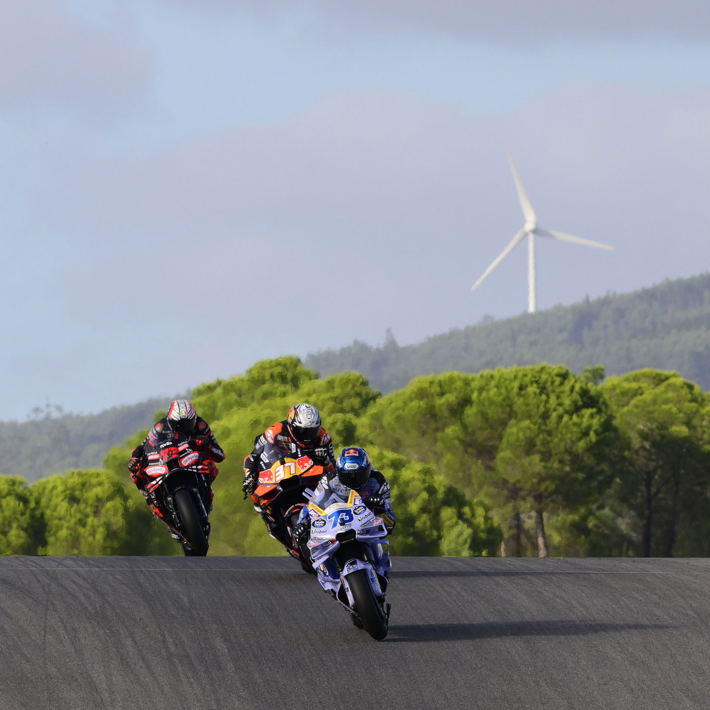 Alex Marquez leads Pedro Acosta, Marco Bezzecchi, 2025 MotoGP Portuguese Grand Prix, Sprint. Credit: Gold and Goose.
