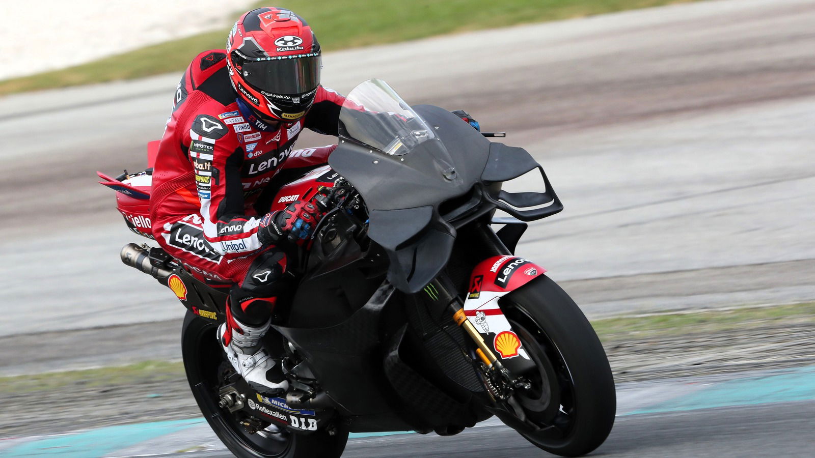Michele Pirro con la última Ducati aero, Shakedown Test de MotoGP en Sepang 2026.