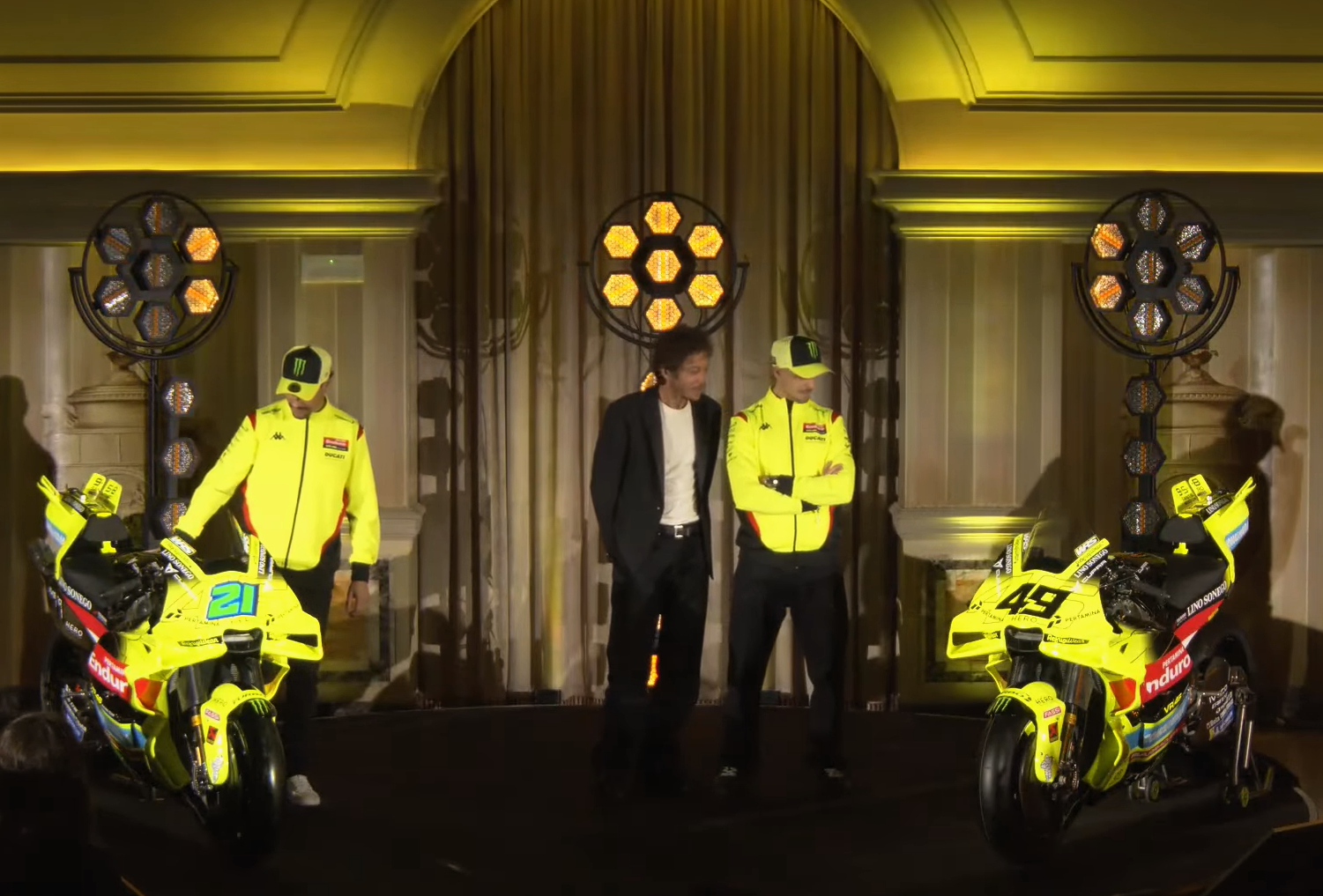 Valentino Rossi, Franco Morbidelli y Fabio di Giannanantonio, lanzamiento del equipo VR46 2026.