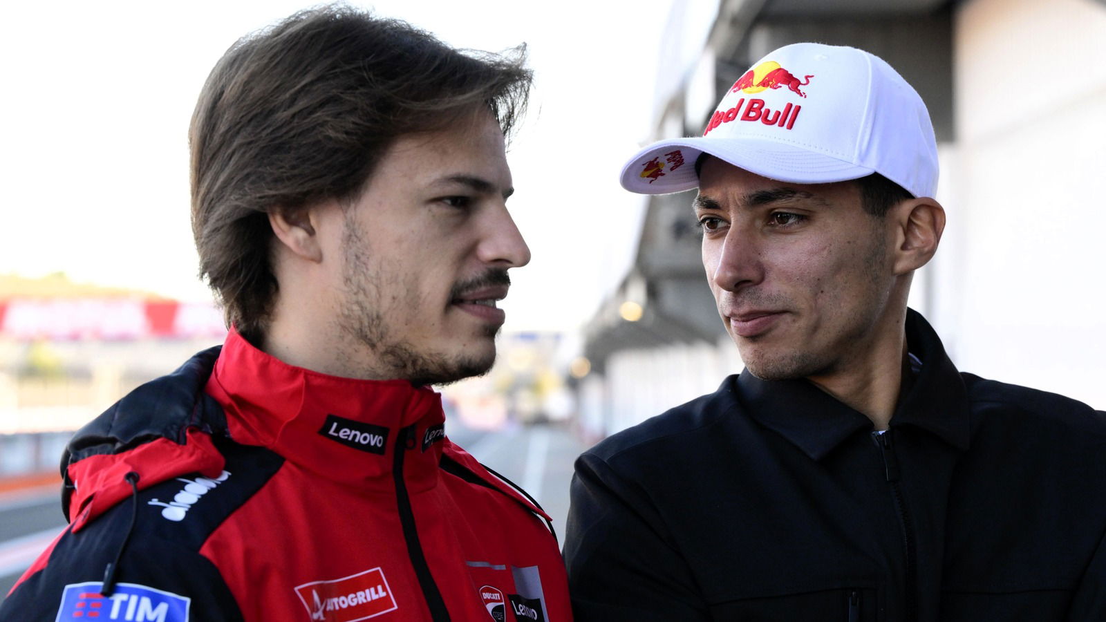 Nicolo Bulega, Toprak Razgatlioglu, Test MotoGP de Valence 2025.