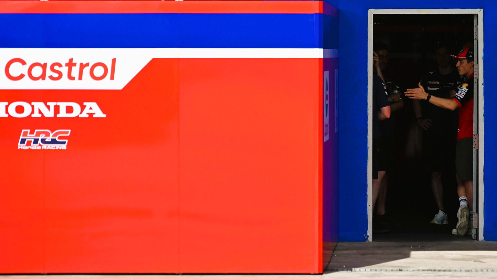 Marc Marquez visite le garage Honda, test Buriram MotoGP.