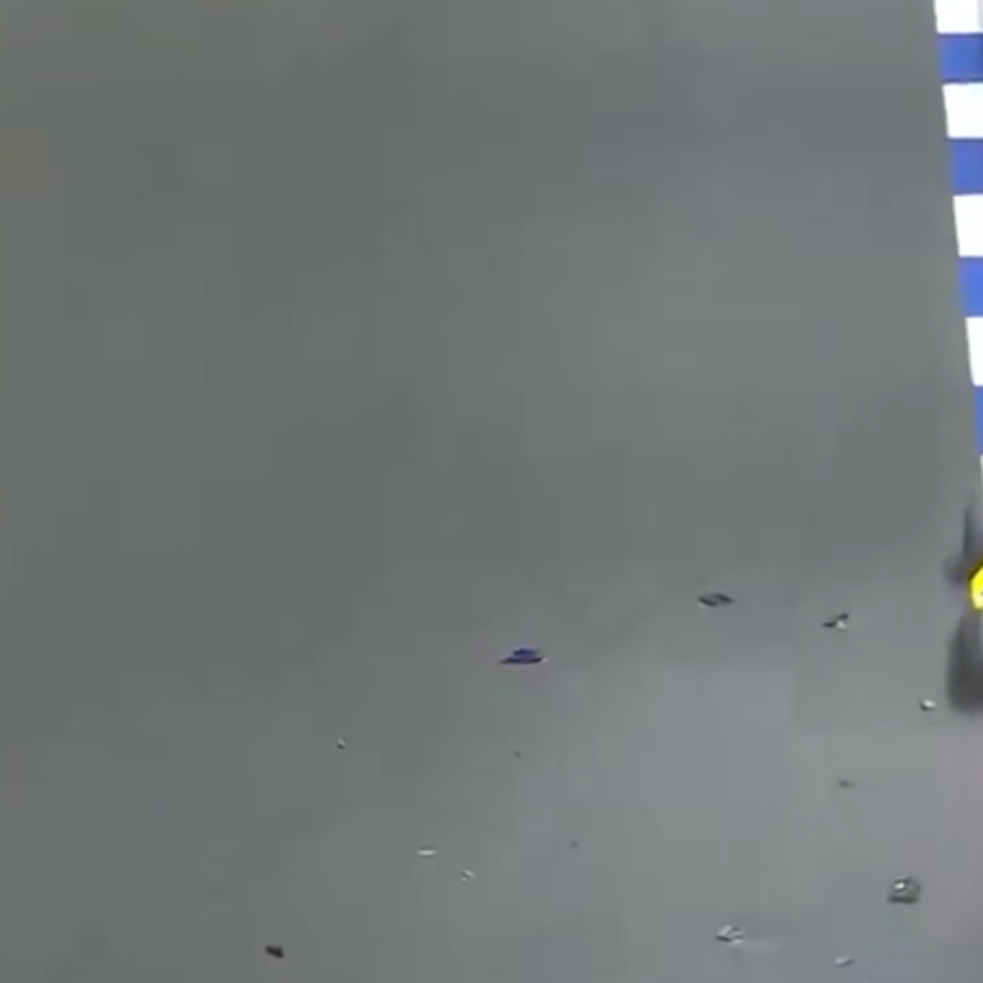 Izzy Hammond crashes a Formula E car in Jeddah