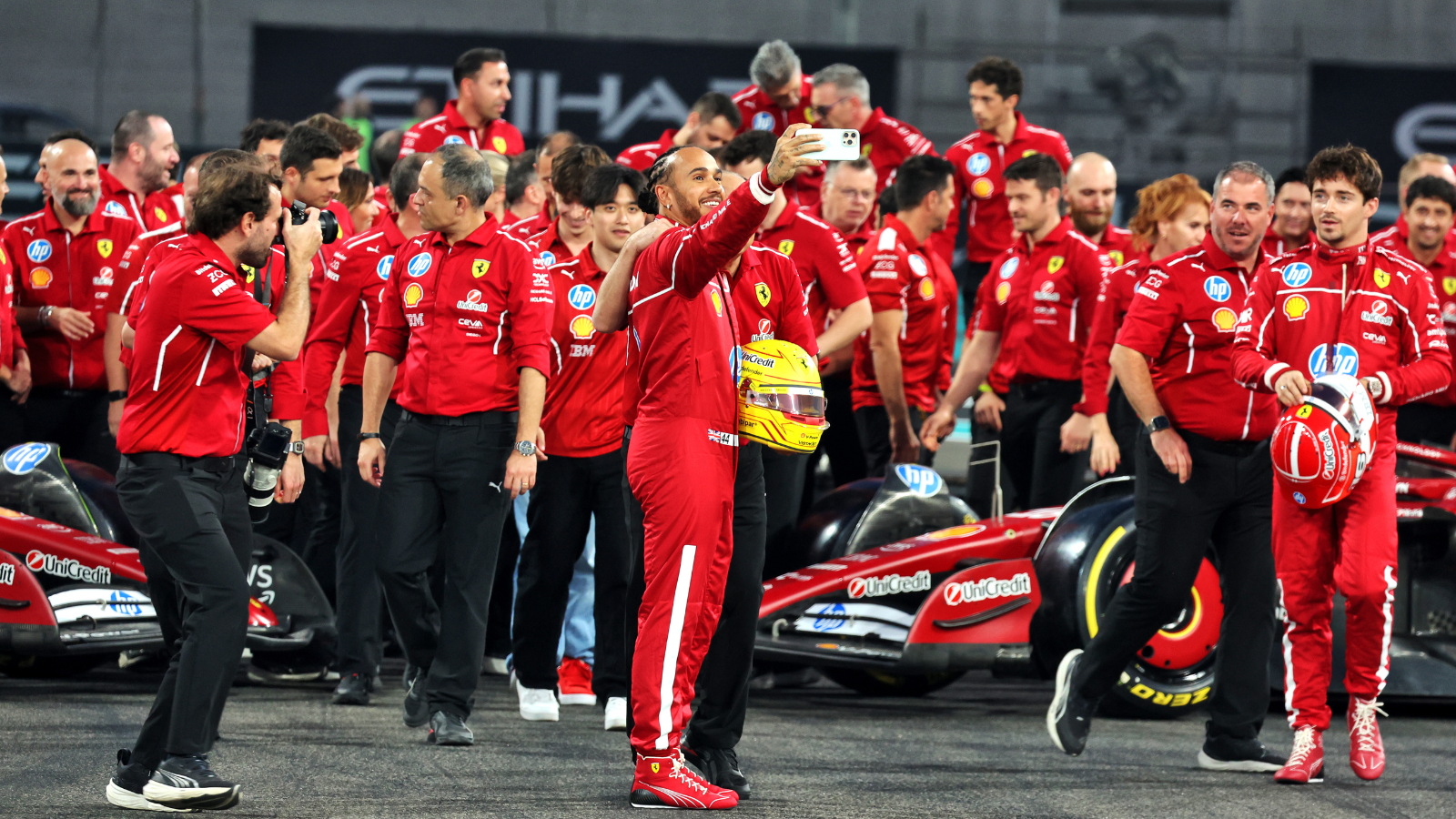 Lewis Hamilton poses with his Ferrari team at the end of the 2025 season