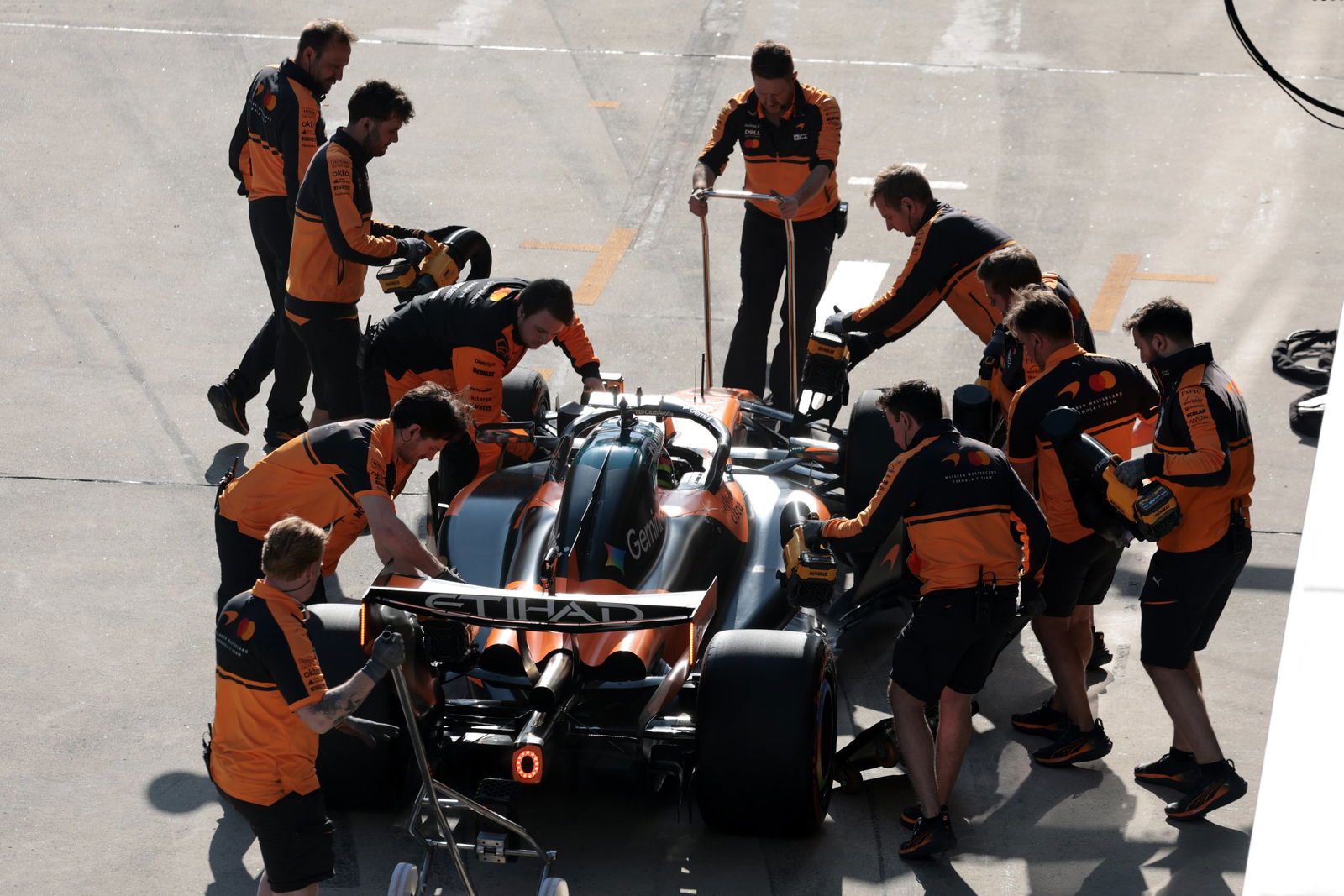 plate, mclaren, f1, 2026, china