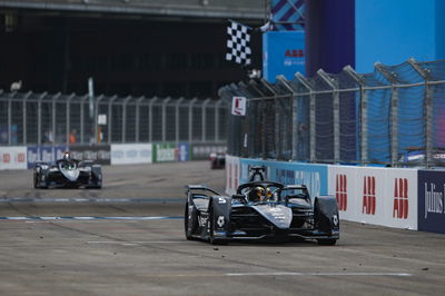 Vandoorne leads Mercedes 1-2 in Formula E season finale