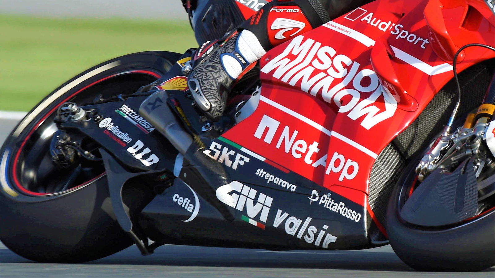 Aprilia: Sebuah sayap menciptakan downforce ...