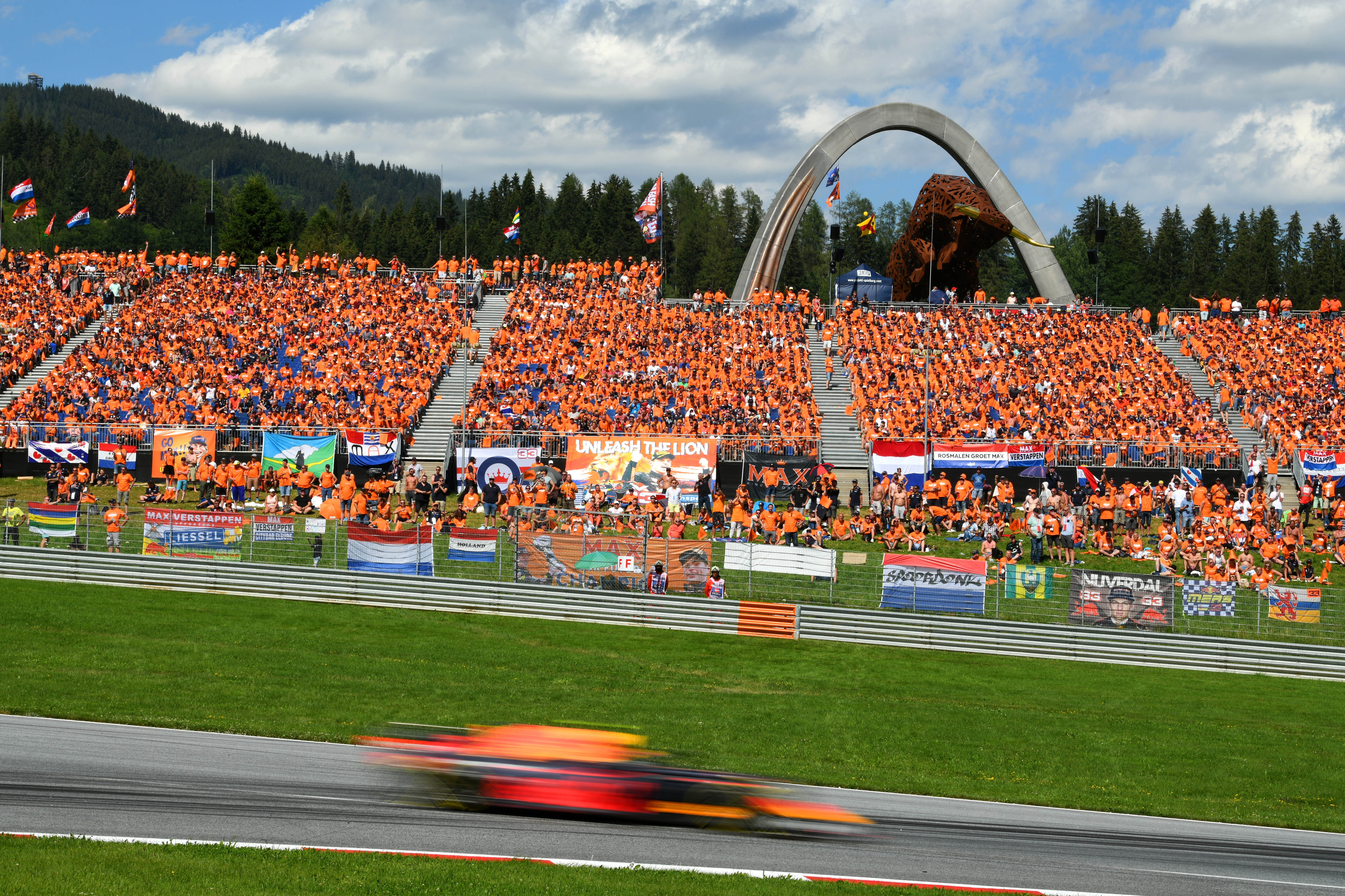 Tol Reserve toonhoogte The Max Factor: How Verstappen's fans have changed F1 | F1 | Feature