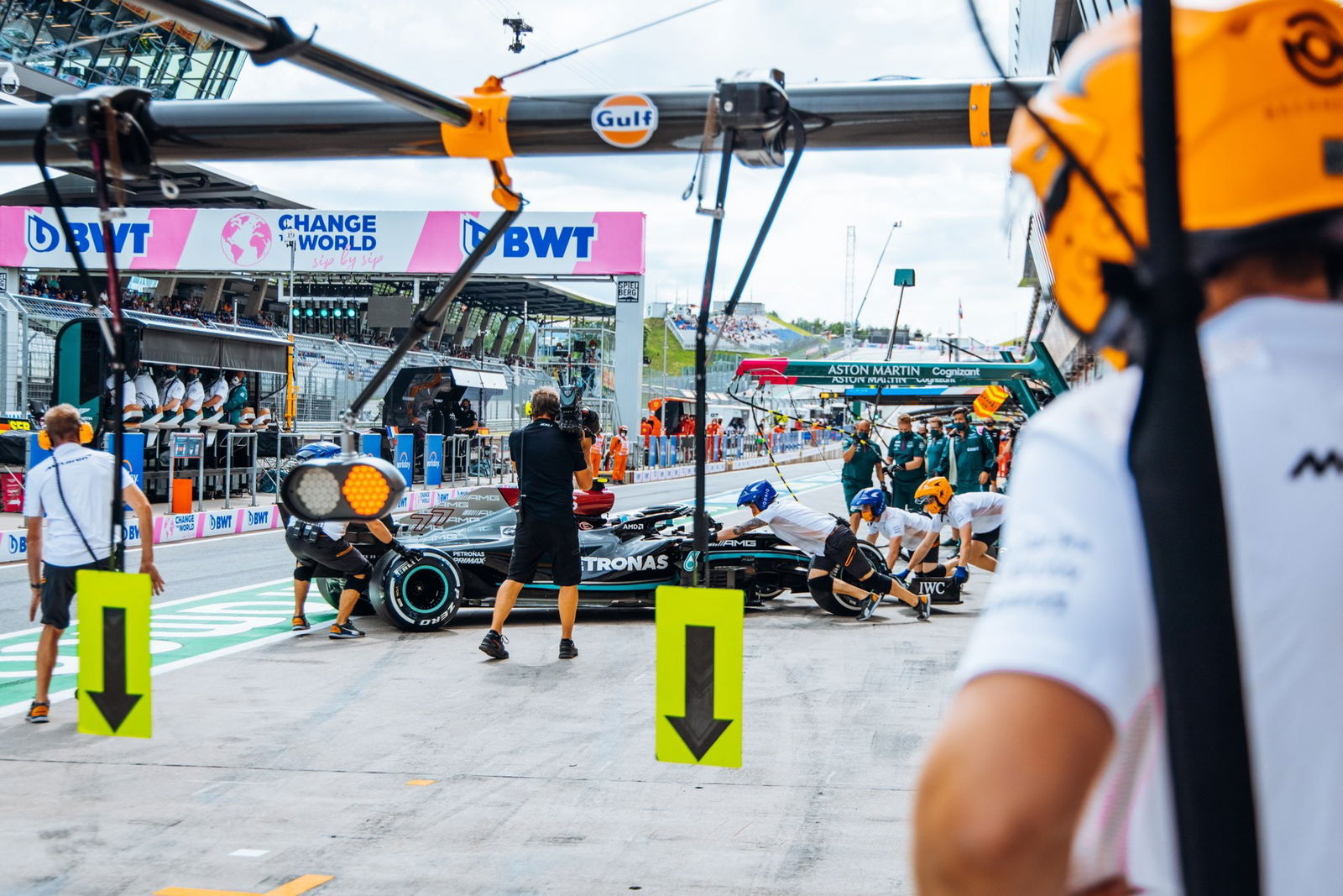 F1 GP Styria: Verstappen Masih Tercepat, Bottas Melintir di Pit