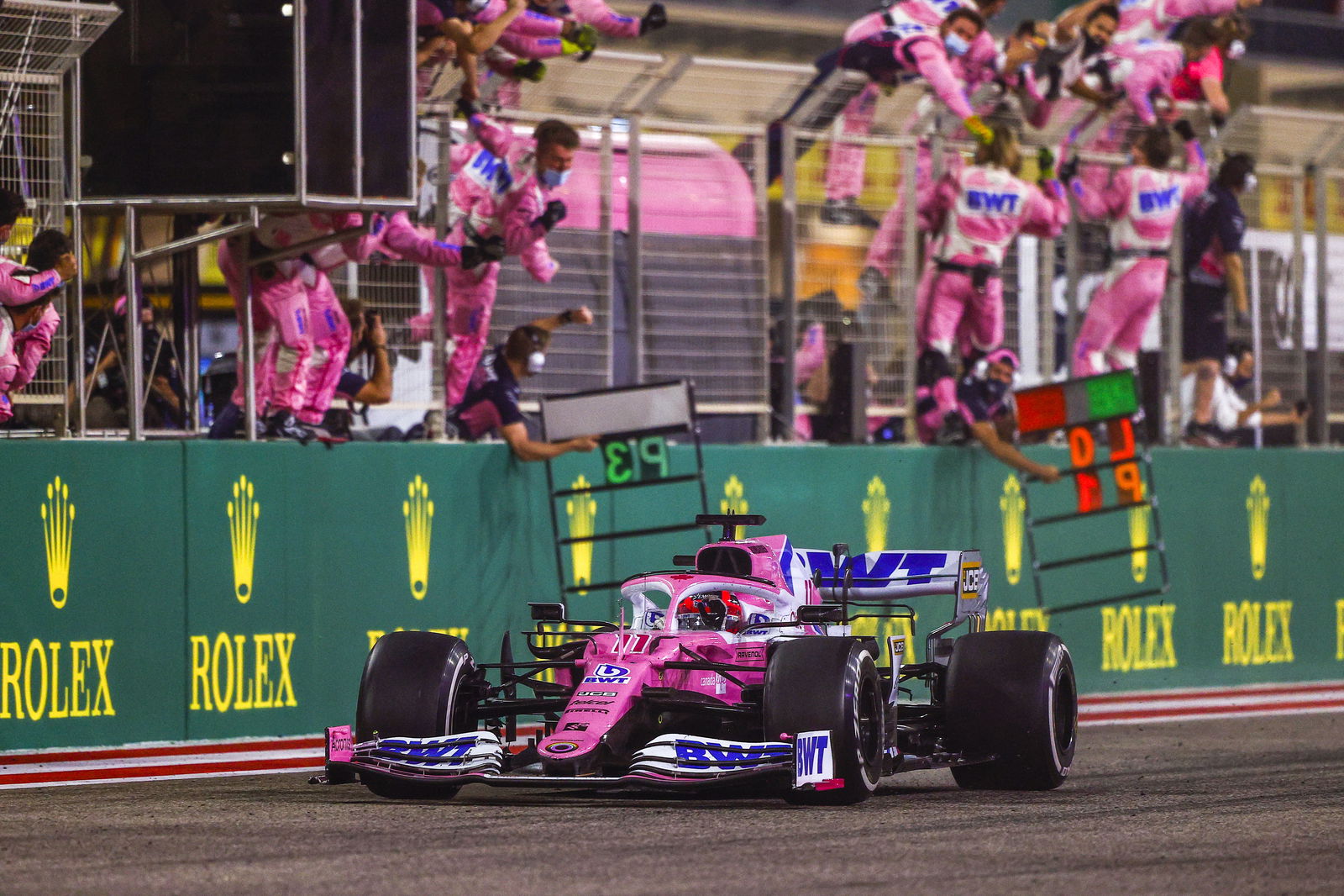 Jadi Pemenang Balapan, Red Bull Sulit Tolak Sergio Perez