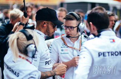 Hamilton messaged absent F1 engineer about car set-up in Mexico