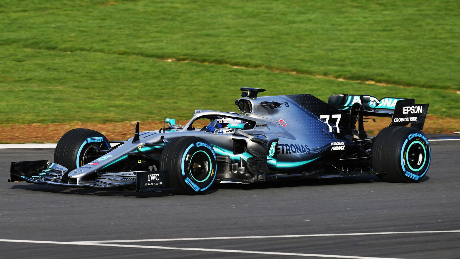 Mercedes fokus pada performa ban belakang dengan desain W10