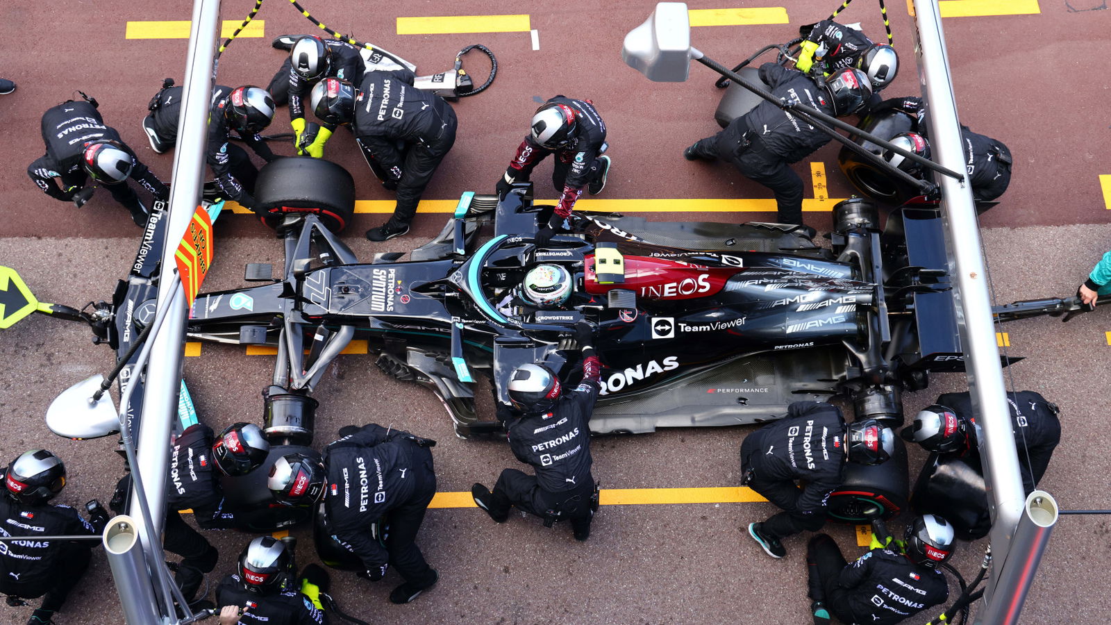 Mercedes still unable to remove wheel stuck on Bottas’ F1 car