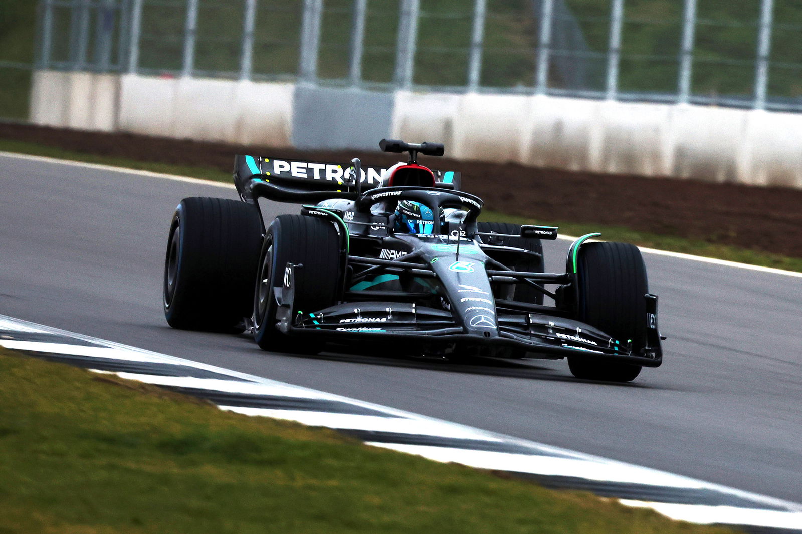 Mercedes F1 part-owner launches bid to buy Manchester United