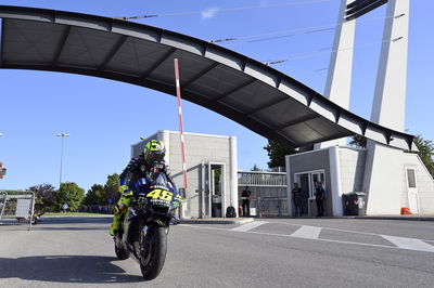 Rossi rides M1 from Tavullia to Misano!