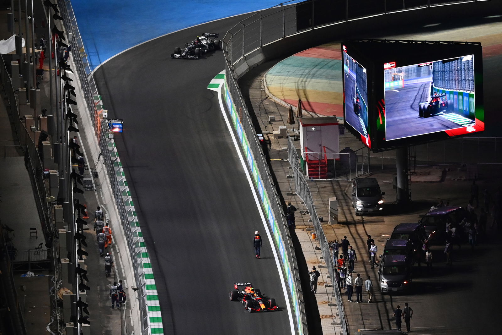 Verstappen avoids F1 gearbox change and grid penalty