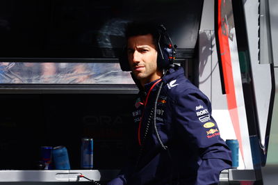 Menonton Balapan Kandang dari Pitwall, Ricciardo 'Terluka'