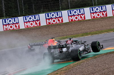 'Jangan berharap sarung tangan beludru' - Bagaimana Wolff memandang persaingan F1 Hamilton-Verstappen