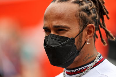 Mercedes Keteteran, Lewis Hamilton Mulai Berlatih di Simulator