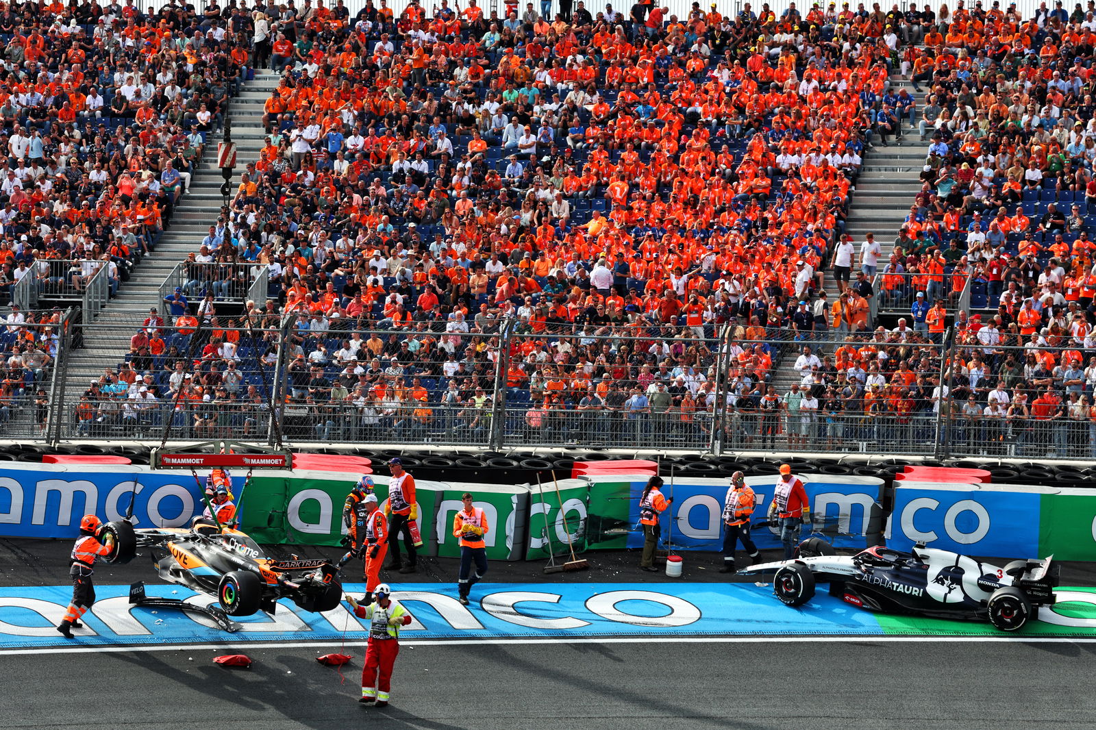 Ricciardo taken to hospital amid concern over hand after practice shunt