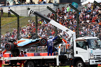 Under-pressure Sargeant crashes on first lap of qualifying 