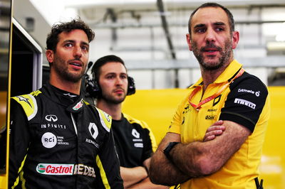 Who will replace Daniel Ricciardo at Renault?