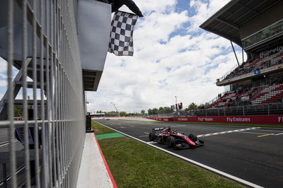 Aitken scores maiden F2 win in chaotic Barcelona sprint race 