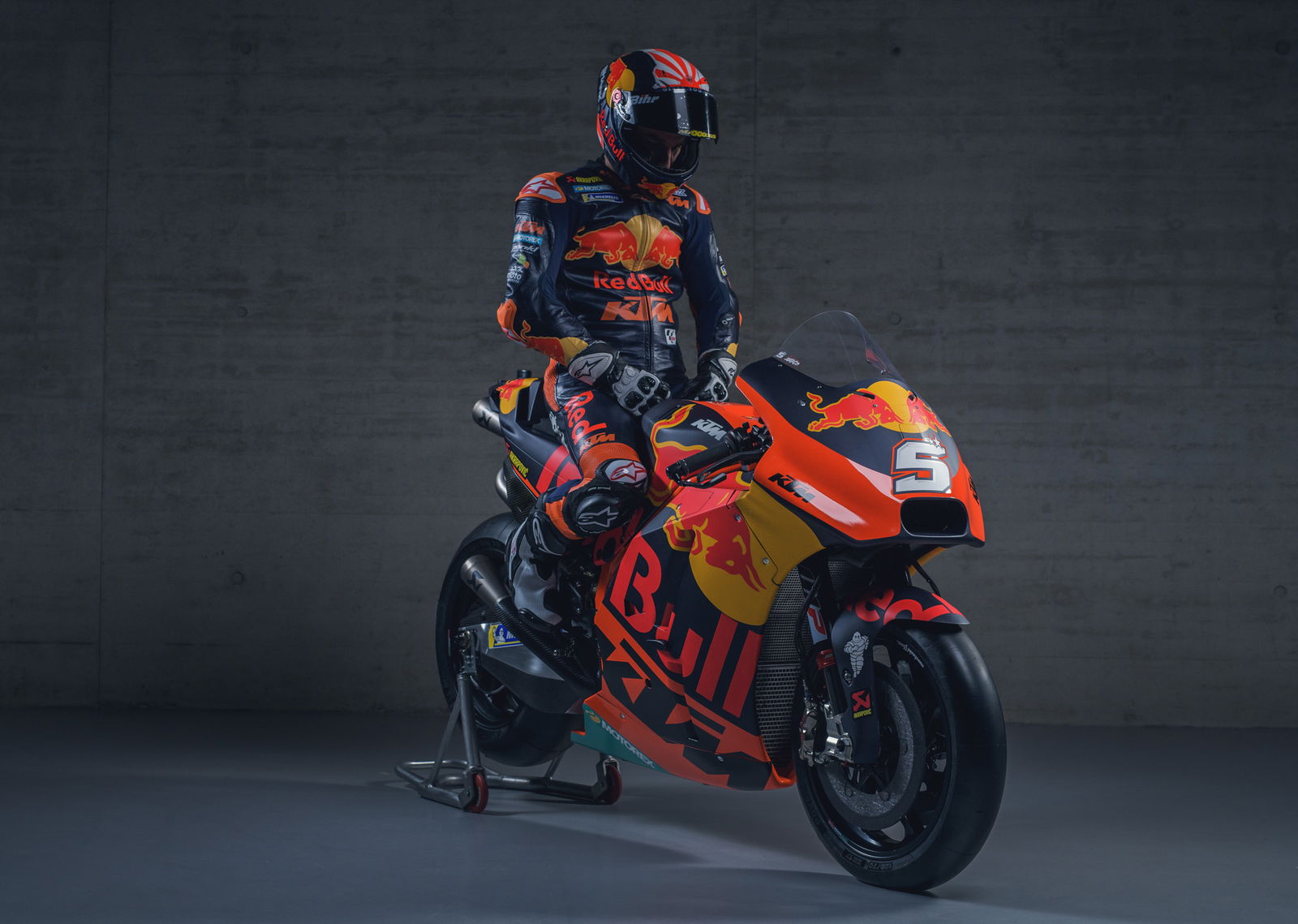 TAMPILAN PERTAMA: Warna biru, perak, dan oranye dari Tech3 KTM