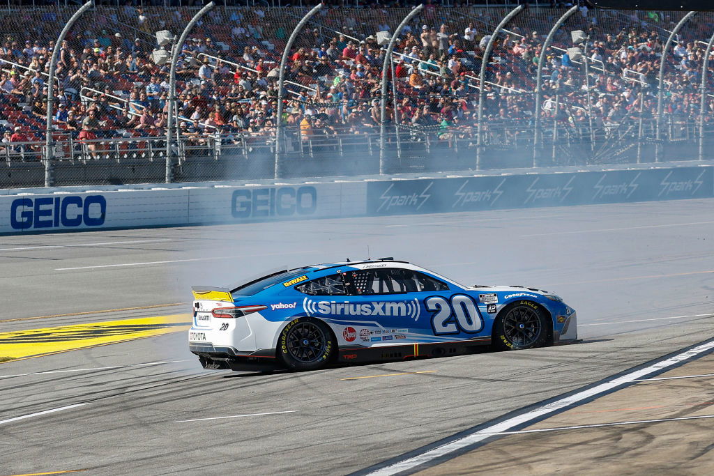 Elliott Wins Photo Finish at Talladega to Advance in Playoffs