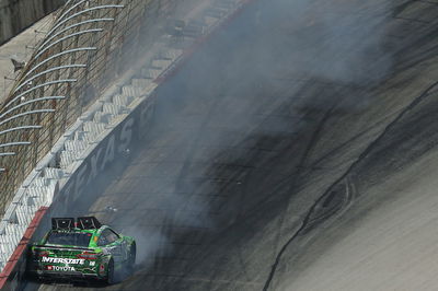 NASCAR: Reddick Menangi Balapan Playoff yang Liar di Texas