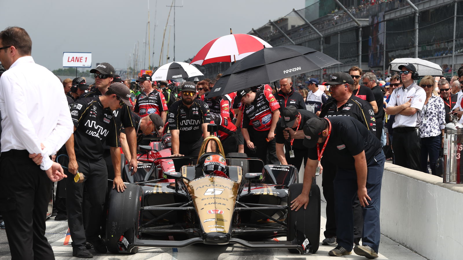 Castroneves leads first day of Indy 500 qualifying, Hinchcliffe DNQs