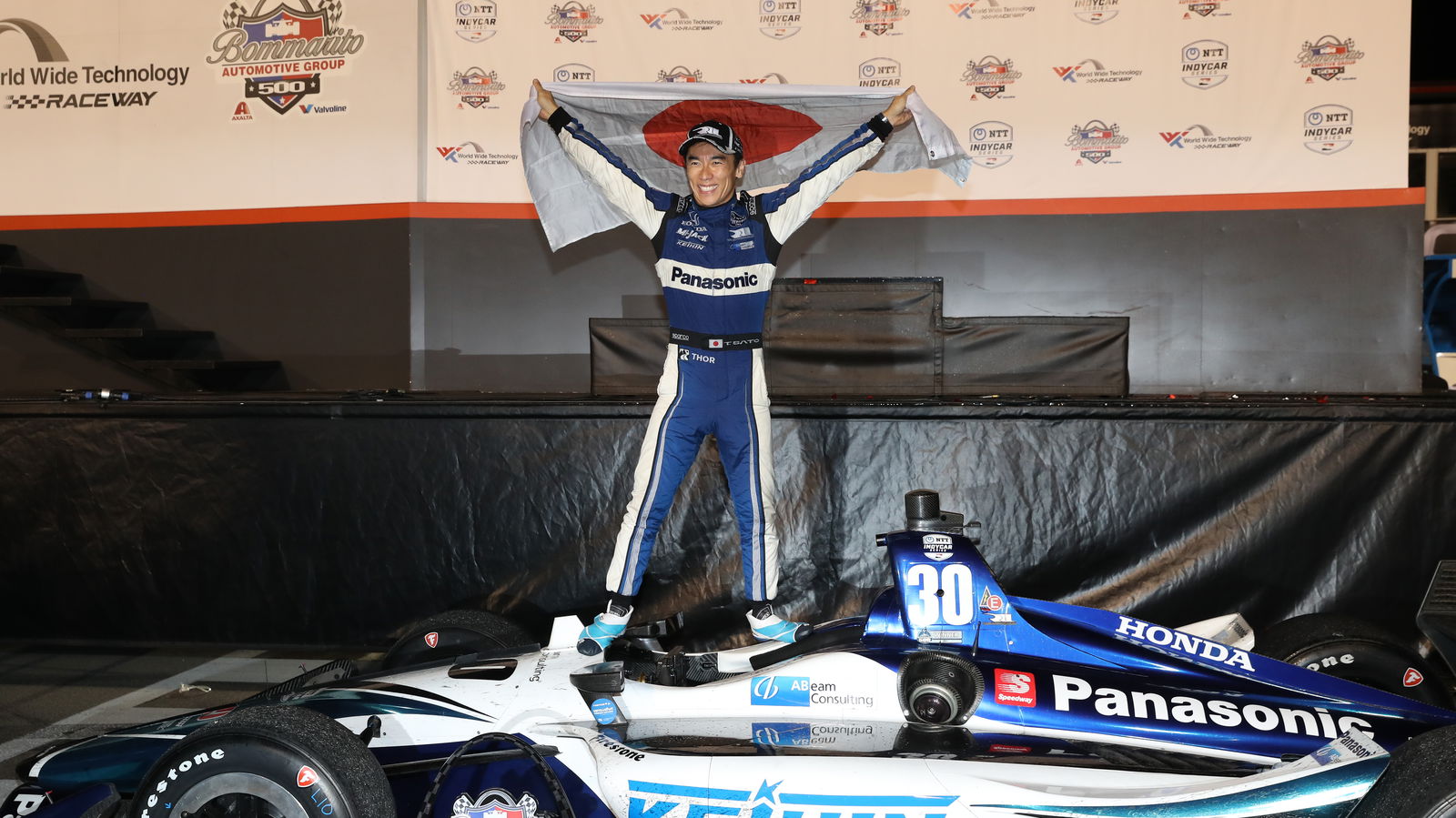 Takuma Sato redeems himself with thrilling Gateway win over Carpenter