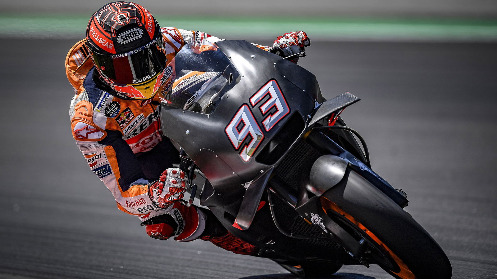 Marquez mencoba motor serba hitam yang 'menarik'