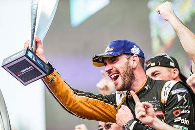 Lynn dikukuhkan sebagai pengganti Piquet di tim Formula E. Jaguar