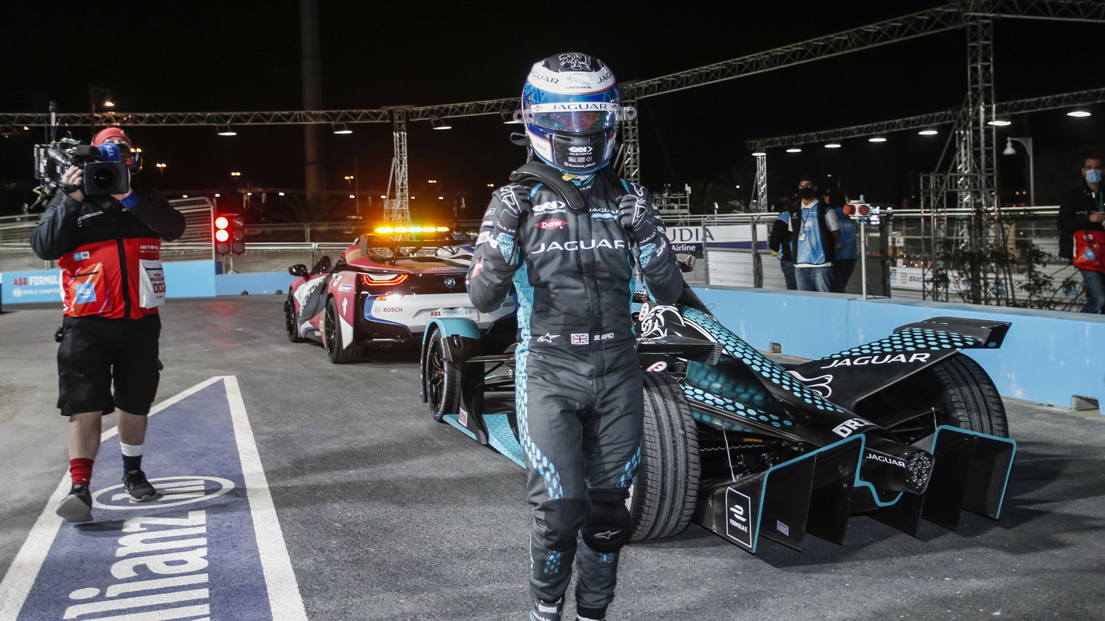 Bird wins second Saudi FE race, Lynn taken to hospital after race-ending crash
