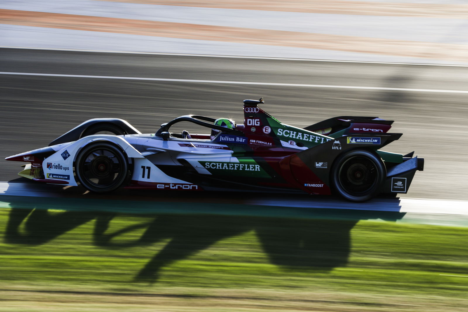 Sims tops opening day of Formula E pre-season testing
