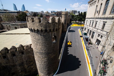 Matsushita beats de Vries to Baku F2 pole