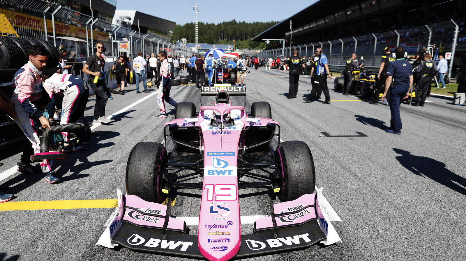 F2 retires #19 in honour of Hubert