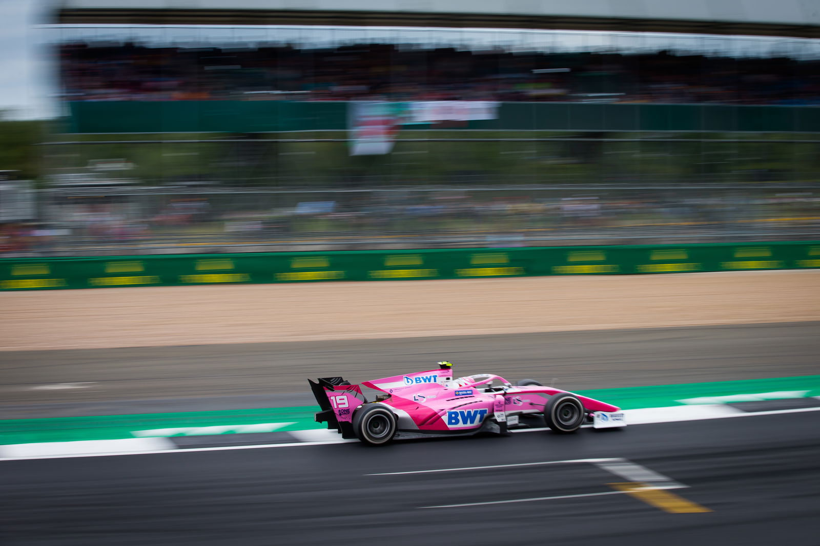 Ghiotto melawan Latifi untuk kemenangan fitur Formula 2 di Silverstone