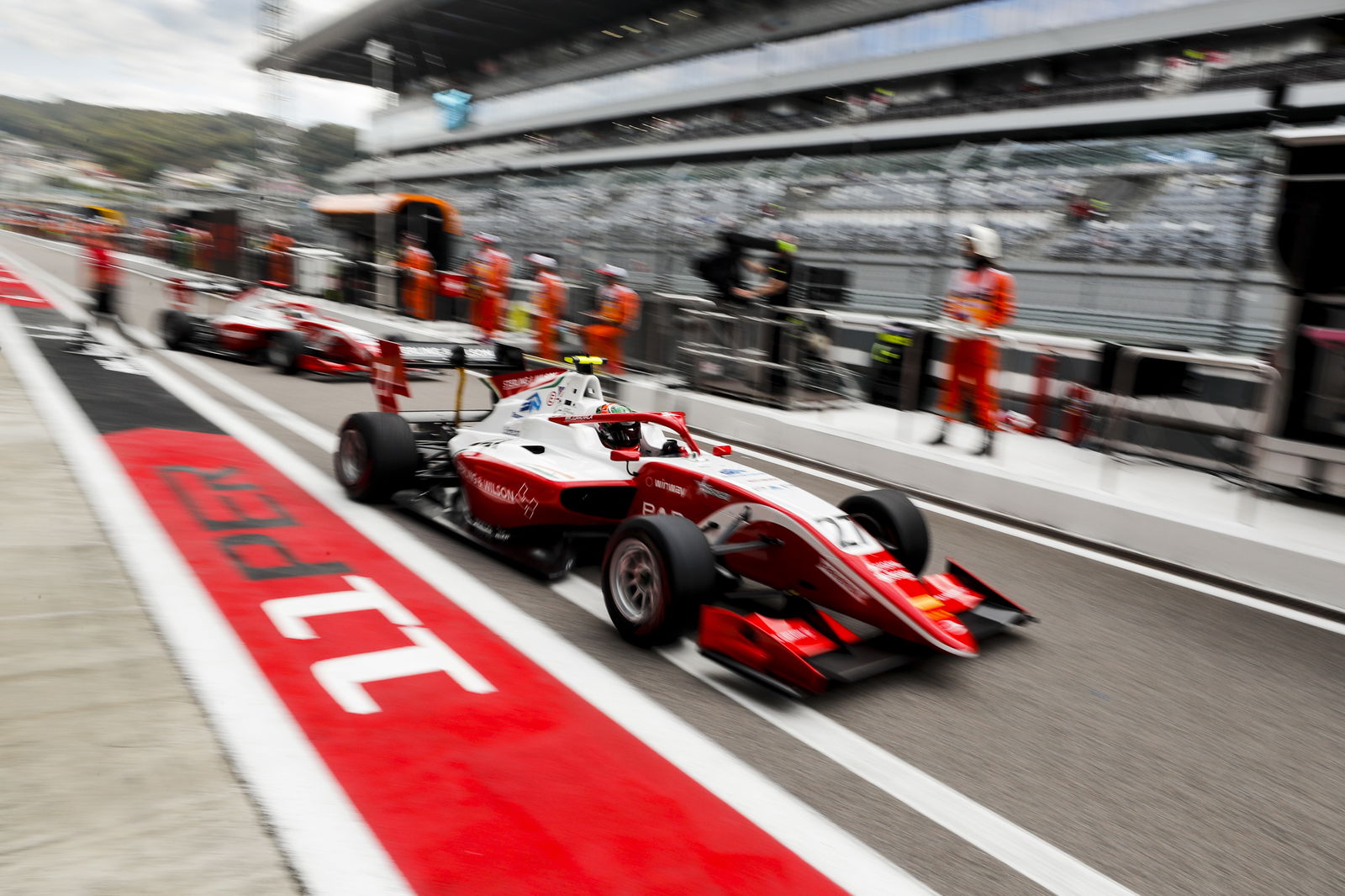 Shwartzman nears F3 title after scoring Sochi pole