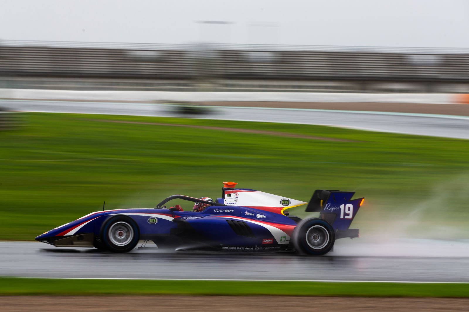 Chadwick loses maiden Asian F3 victory after jump start